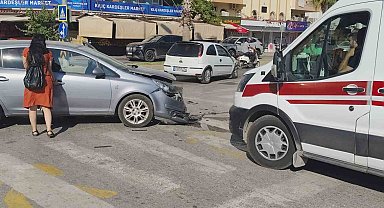 Manavgat'ta otomobiller çarpıştı, sürücüler yaralandı