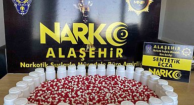 Manisa'da bin 803 sentetik ecza hap ele geçirildi