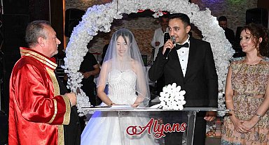 Manisa'da düğüne damga vuran nikah mizanseni