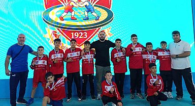 Manisalı minik güreşçiler Türkiye Şampiyonası'nda 11 madalya