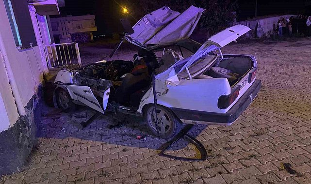 Mardin'de otomobil ile traktör çarpıştı: 1'i çocuk 4 yaralı