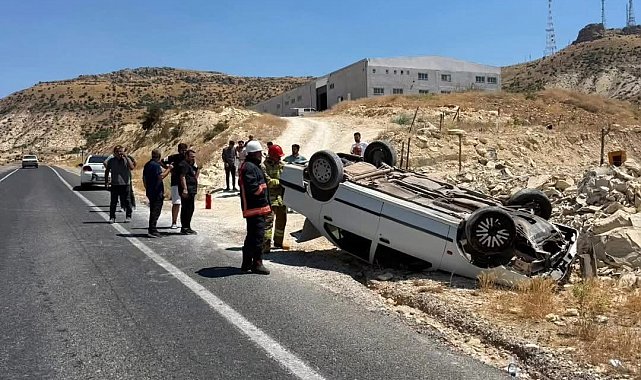 Mardin'de otomobil takla attı: 2 yaralı