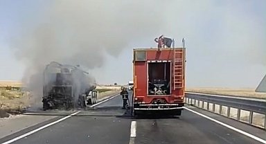 Mardin'de seyir halindeki tanker alev aldı