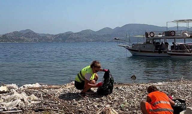 Marmaris kıyılarına vuran mikroplastikler çevrecileri harekete geçirdi