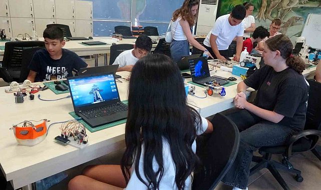 Menteşe Çocuk Bilim Parkı'nda yıl sonu robotik şenliği
