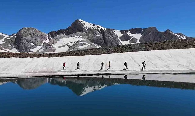 Mercan Vadisi'nde buzlar çözülüyor: Ortaya eşsiz manzaralar çıktı