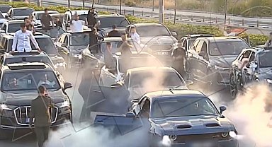Mersin'de düğün konvoyunda yolu kapatan 7 sürücüye 695 bin 862 lira ceza