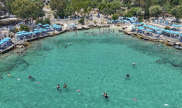 Mersin'de plajlar yaz sezonunda yoğun ilgi görüyor