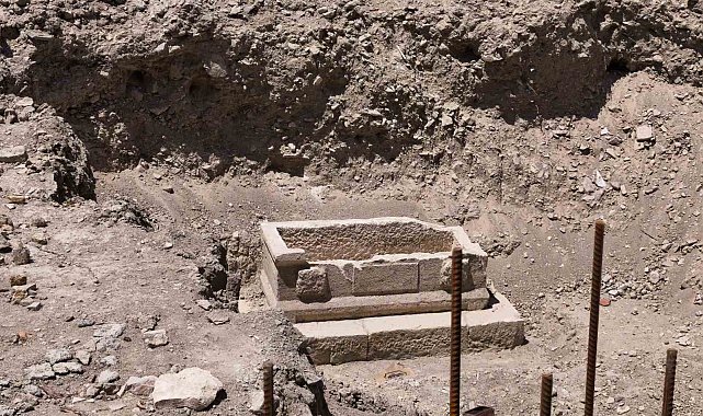 Mersin'de sağlık ocağı inşaatı çevre düzenlemesinde lahit çıktı