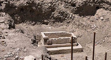 Mersin'de sağlık ocağı inşaatı çevre düzenlemesinde lahit çıktı