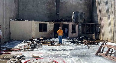 Mersin'de sebze ve meyve halinde depo yangını