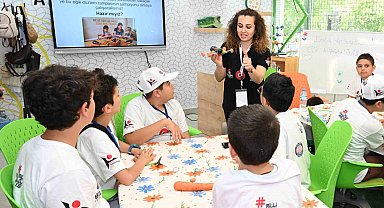 Meyve ve sebzelerin gücünü kullanarak araç tasarladılar