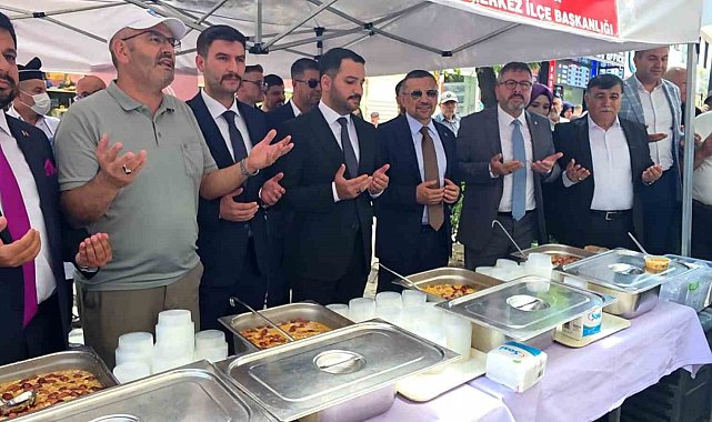 MHP Kütahya İl Başkanlığı'ndan vatandaşlara aşure ikramı