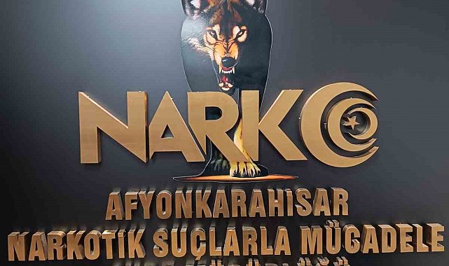Minibüsün koltuk döşemesinden 3 kilogram uyuşturucu çıktı