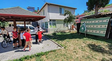 Minik kursiyerler hem öğreniyor hem sosyalleşiyor