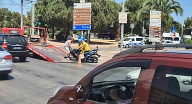 Motosiklet ile otomobil çarpıştı