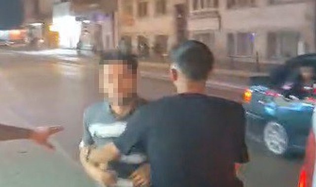 Motosiklet sürücüsüne yumruklu saldırı kamerada
