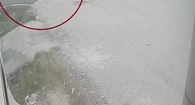 Motosiklet ve bisikletli çocuğun çarpıştığı anlar kamerada