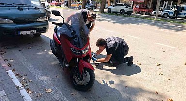 Motosikleti aldı, plakanın sahte olduğunu polis kontrolünde öğrendi