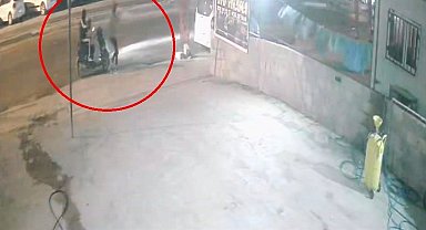 Motosikletle gelerek oto yıkamayı kurşunlayan çete üyelerinin maskesi düştü