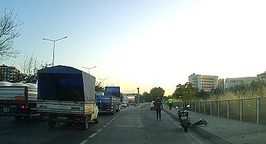 Motosikletten düşen kadın sürücü yaralandı