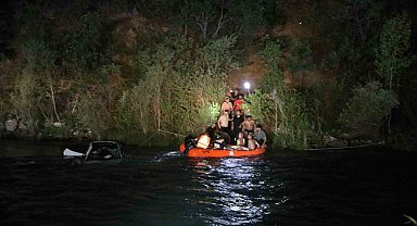 Munzur Nehri'ne yuvarlanan araçtan atlayan kadın hayatını kaybetti
