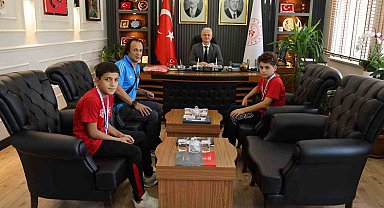 Muş'ta başarılı güreşçiler ödüllendirildi