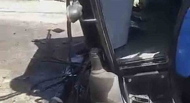 Muş'ta yolcu treninin çarptığı traktör ikiye ayrıldı