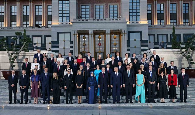 NATO liderleri Külliye'de aile fotoğrafında buluştu