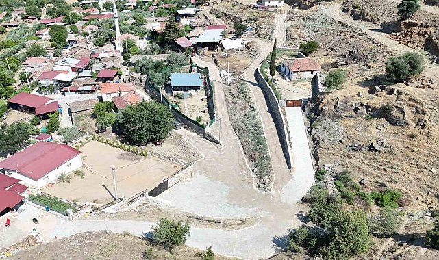 Nazilli Belediyesi Kırcaklı'da yolları yeniledi