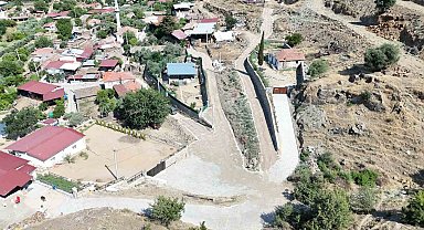 Nazilli Belediyesi Kırcaklı'da yolları yeniledi