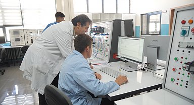 Niğde'de meslek lisesi öğrencileri hem üretiyor hem geleceğe hazırlanıyor