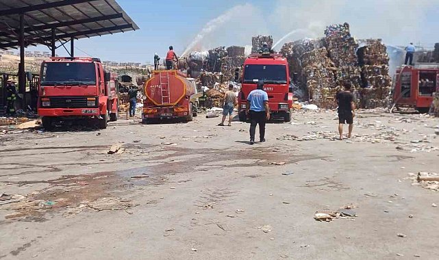 Nizip'te kağıt fabrikasında yangın