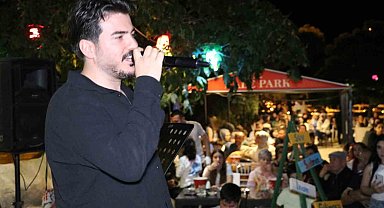 Oltu'da türkü dolu gece: Ceyhun Can konseri büyük ilgi gördü