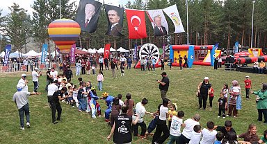 Olur Akdağ Festivali büyük coşkuyla başladı, çocuklar doyasıya eğlendi