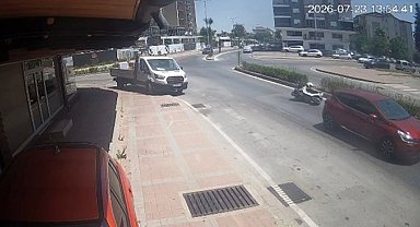 Önüne çıkan otomobile çarpmamak isterken kaza yaptı: 1 yaralı