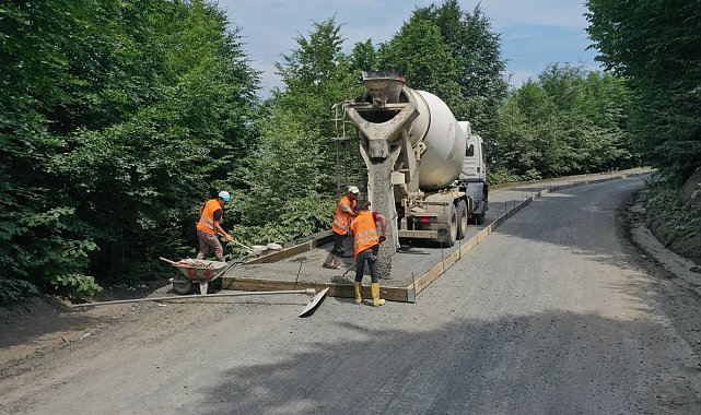 Ordu'da 3 ilçeye hizmet verecek grup yolunda beton yol çalışması başladı