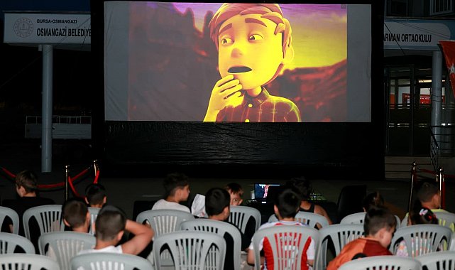 Osmangazi Belediyesi çocuklara yazlık sinema keyfi yaşatıyor