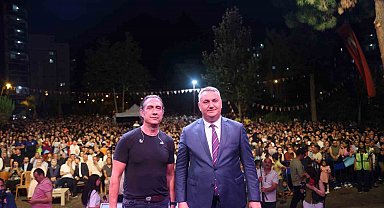 Osmaniye'de Kıraç konserine binlerce kişi akın etti