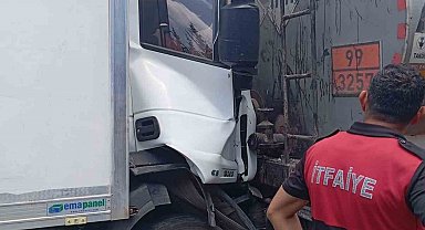 Osmaniye'de tankere arkadan çarpan tırda 2 kişi yaralandı