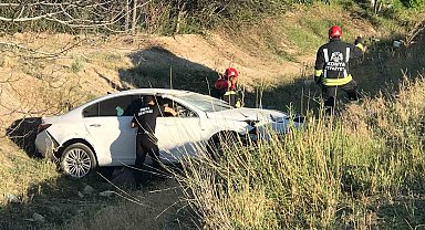 Otomobil şarampole yuvarlandı: 1'i bebek 3 yaralı