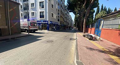 Otomobilin çarptığı motosiklet kaldırıma çıktı: 1 yaralı
