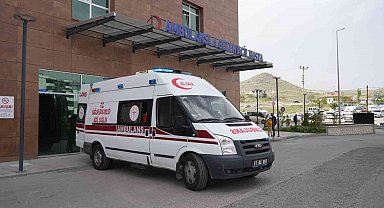 Otomobilin çarptığı motosiklet sürücüsü hayatını kaybetti