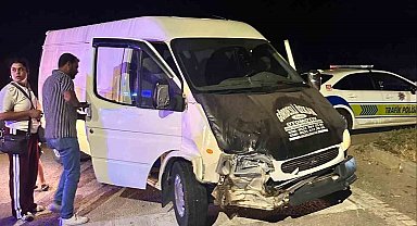 Otomobille kamyonetin çarpıştığı kazada 4 kişi yaralandı