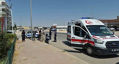 Otomobille motosiklet çarpıştı: 1 yaralı