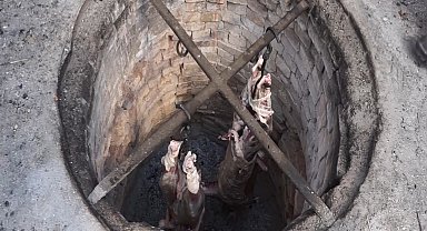 Özel kuyularda 2,5 saatte pişiriliyor sadece süt kuzusu kullanılıyor
