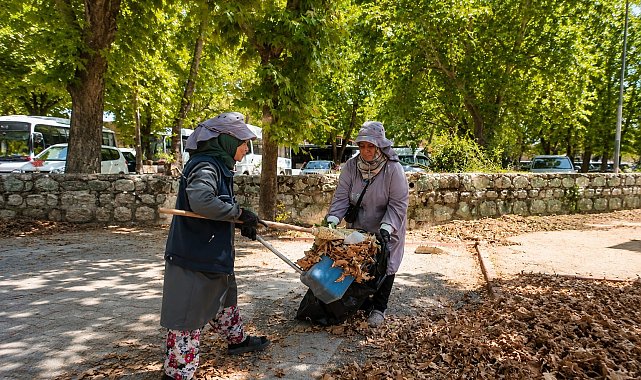 Park Bahçeler Müdürlüğü'nden Karacabey genelinde yoğun mesai