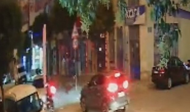 Park yerinden çıkan otomobile çarpan motosikletli yaralandı