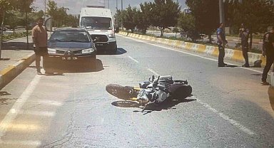Patnos'ta motosiklet sürücüsü metrelerce sürüklendi