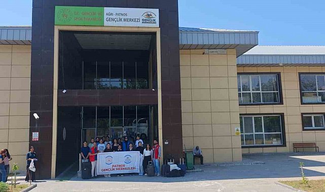 Patnos'tan 15 kız öğrenci "Bir Destandır Çanakkale" programına katıldı